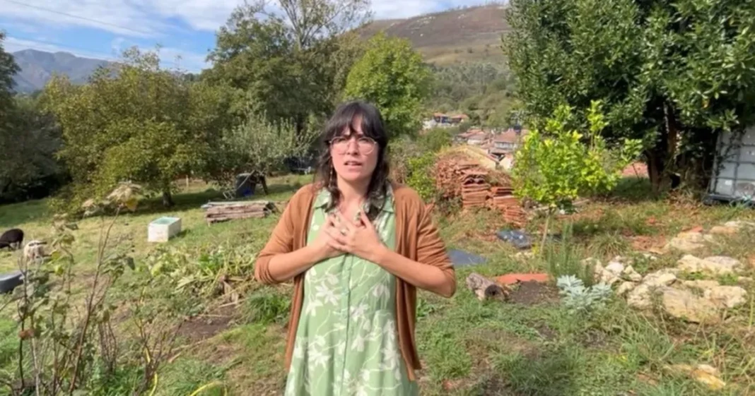 Arantxa y su familia en una aldea de Asturias