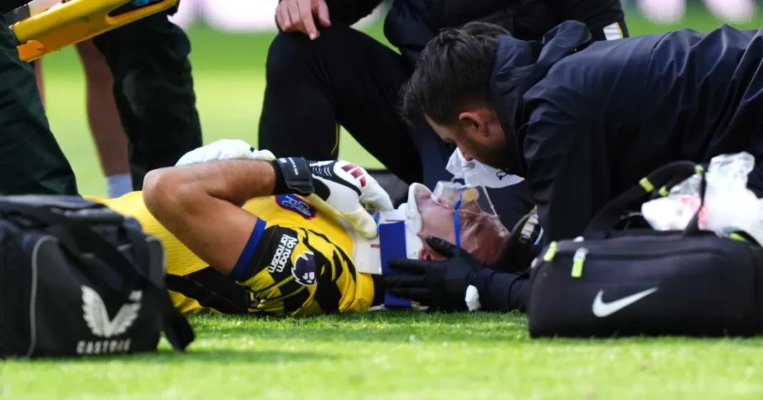 Emiliano Martínez, arquero de la Selección Argentina y del Chelsea, tras ser operado de una fractura de mandíbula