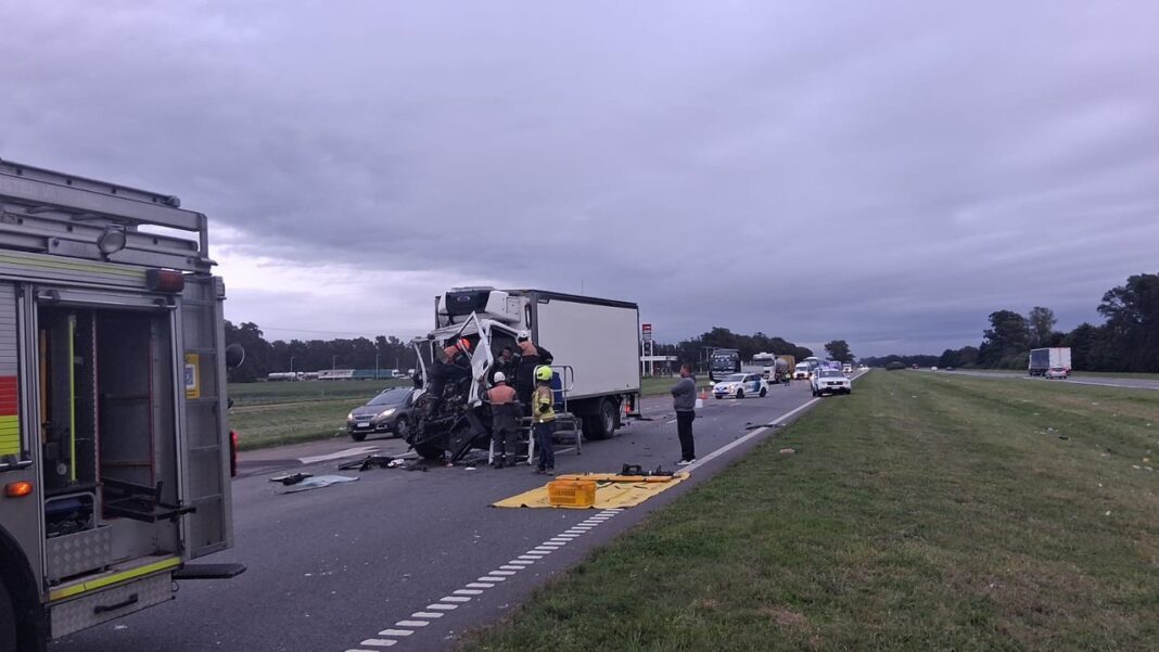 Camiones involucrados en el choque en la Ruta 9