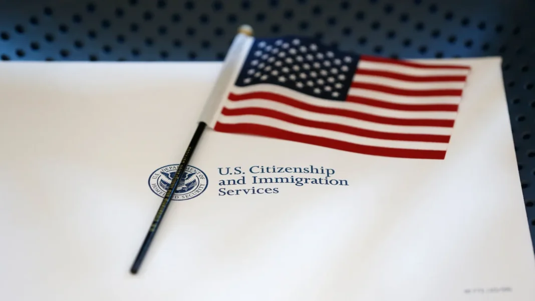 Sello del Servicio de Ciudadanía e Inmigración de Estados Unidos (USCIS)