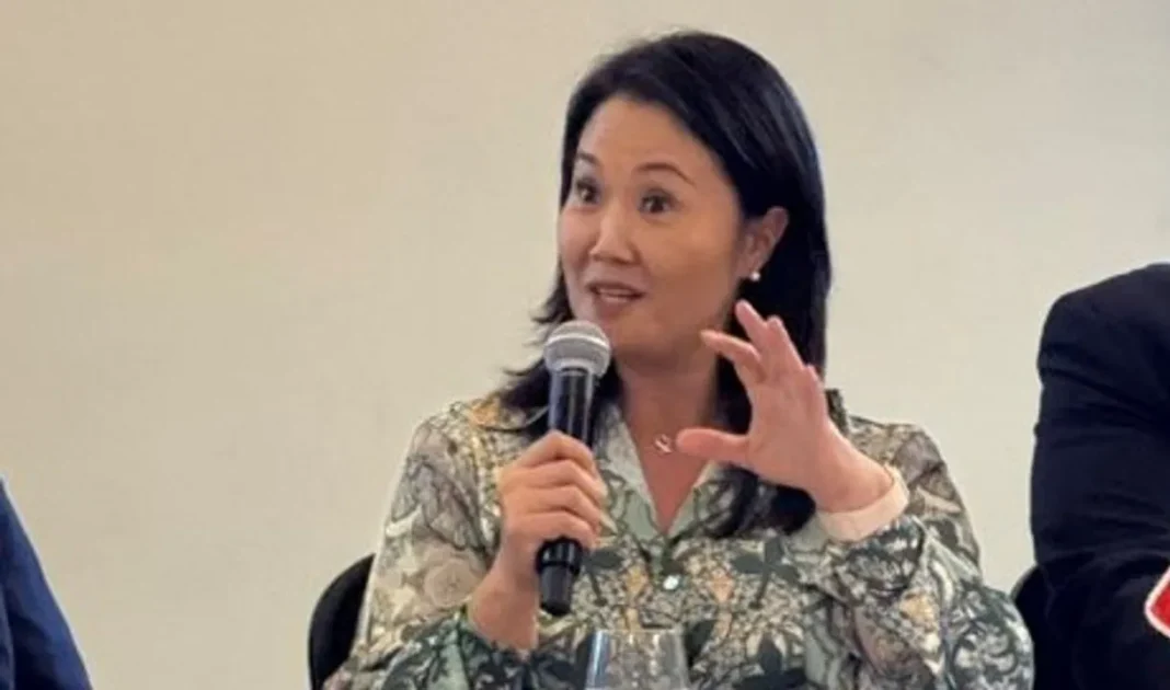 Keiko Fujimori hablando sobre el Papa León XIV