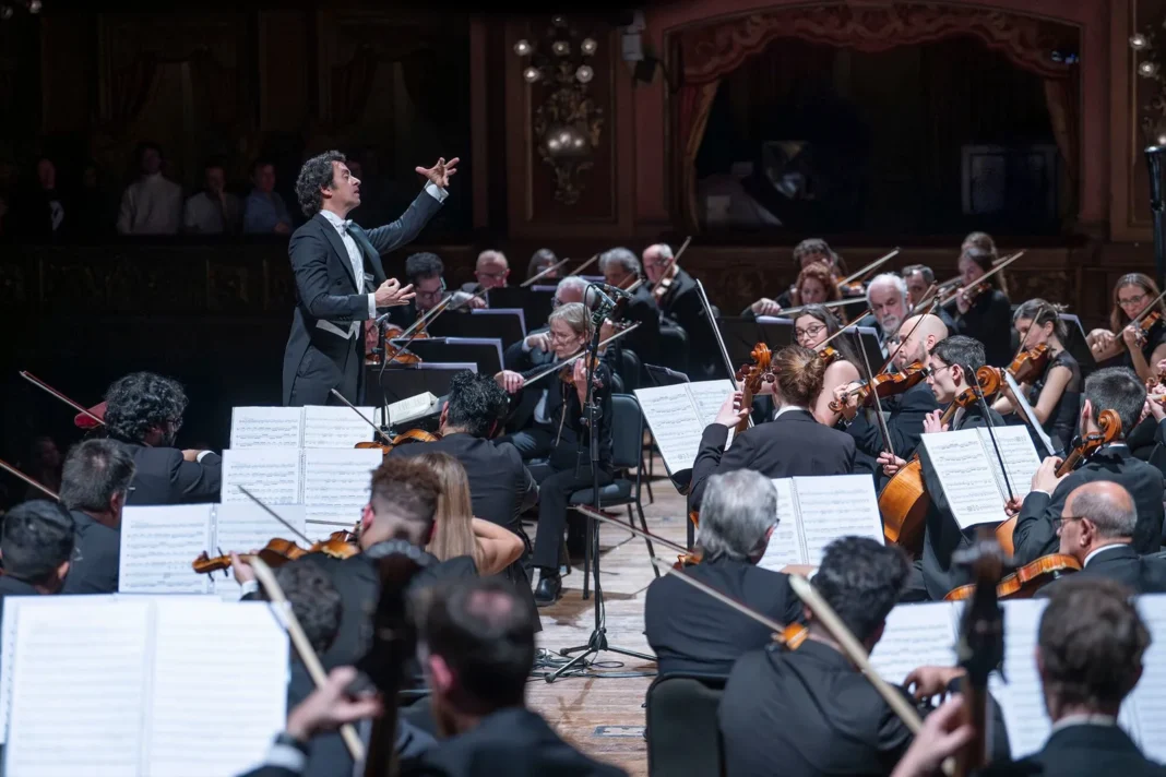 Orquesta Estable del Teatro Colón durante un concierto