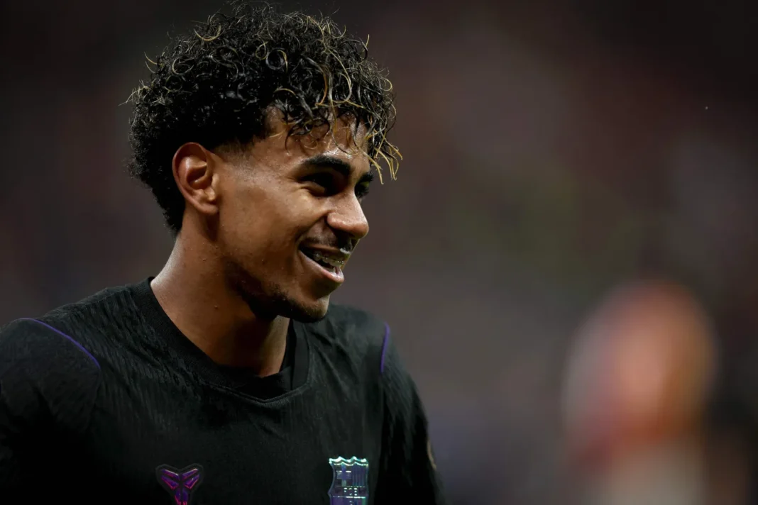 Lamine Yamal durante un partido con la camiseta del Barcelona