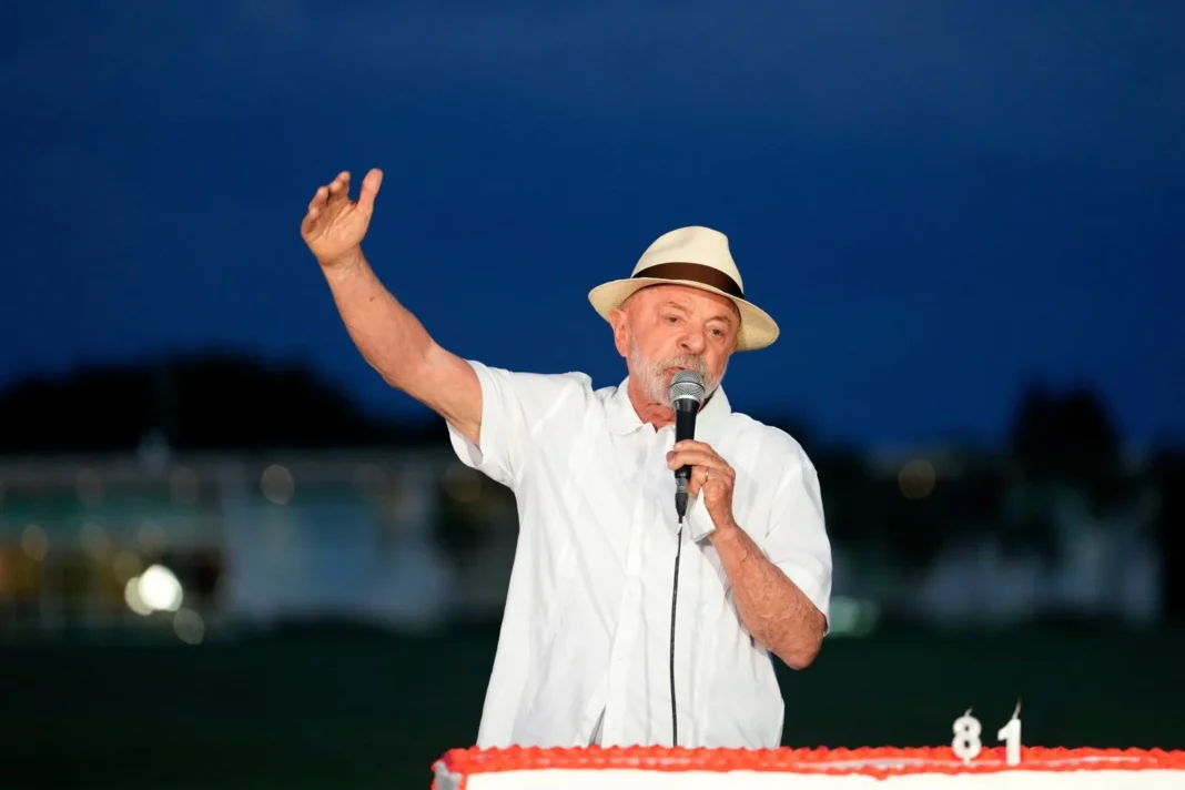 Luiz Inácio Lula da Silva durante su asunción presidencial en Brasil