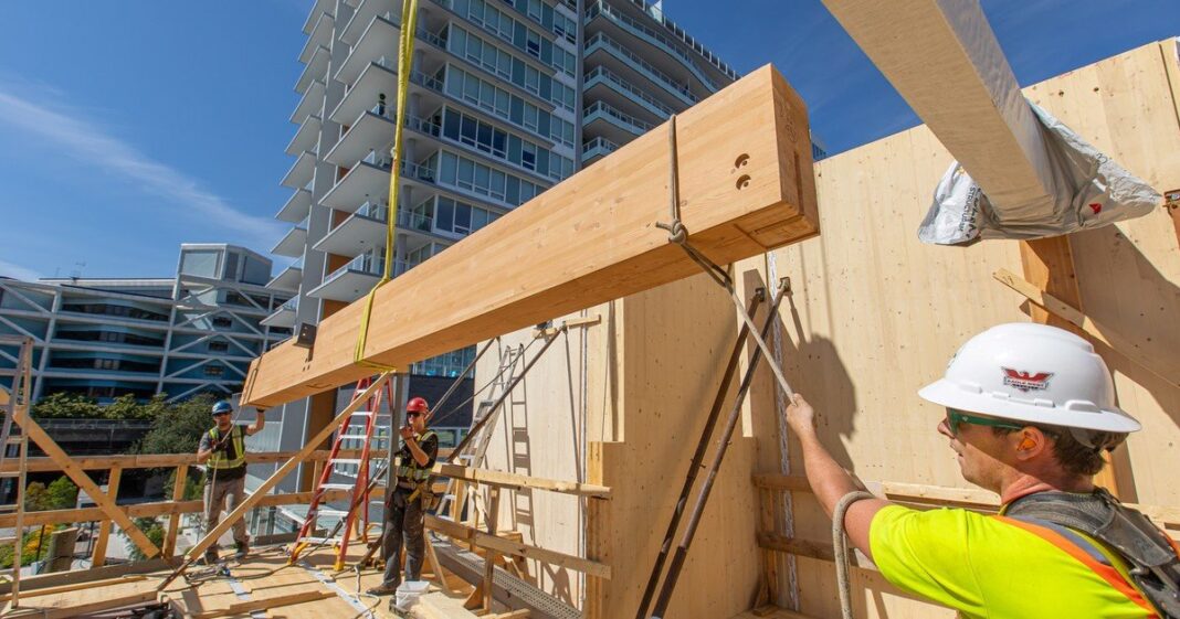 Estructura de madera contralaminada (CLT) en construcción