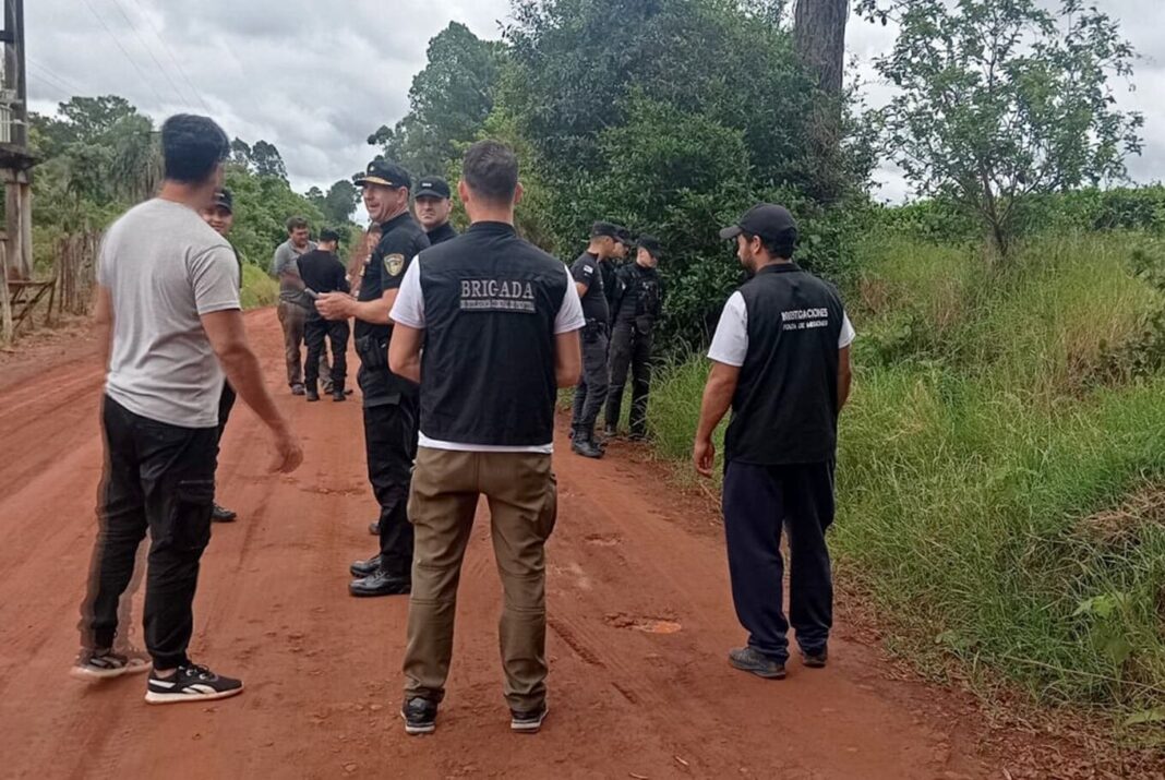 Imagen de un operativo policial en Misiones relacionado con el crimen de Fernando Matías Rodríguez