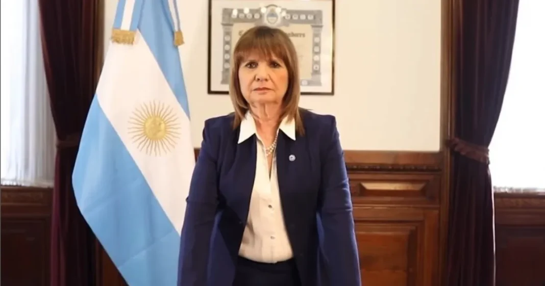 Patricia Bullrich hablando en un acto
